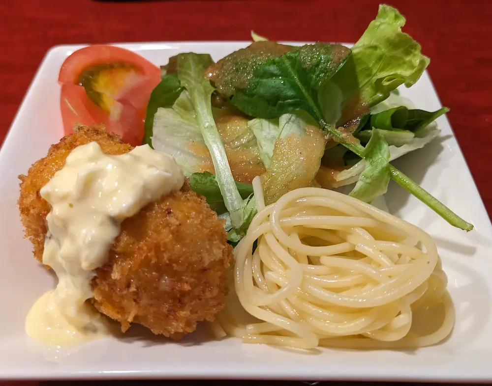 練馬の洋食店ローズマリーのコロッケとパスタ