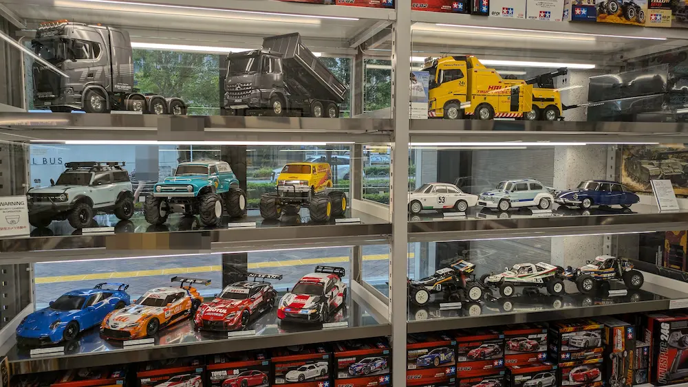 TAMIYA PLAMODEL FACTORY TOKYOのラジコンの展示