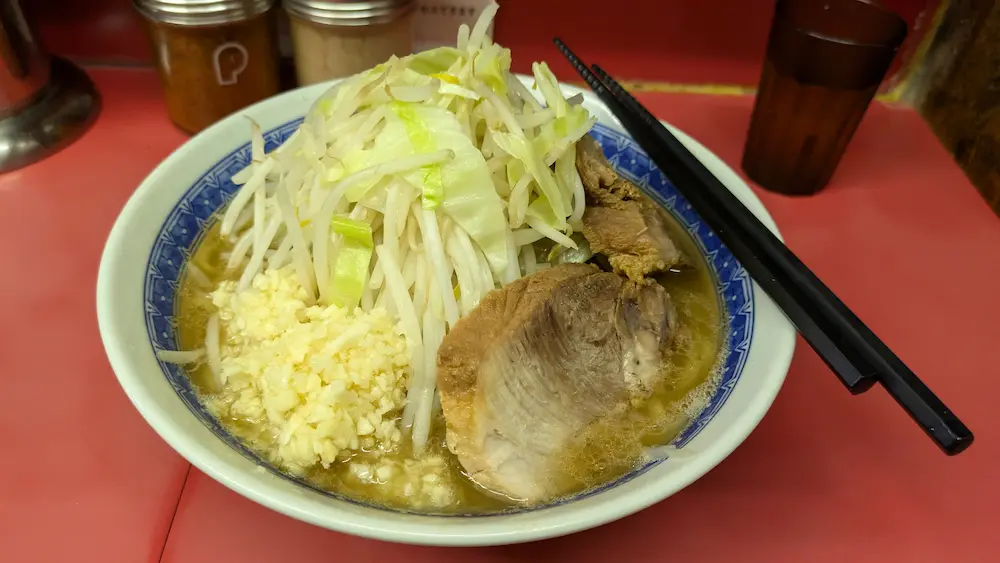 ラーメン次郎桜台駅前店のラーメン麺少なめ