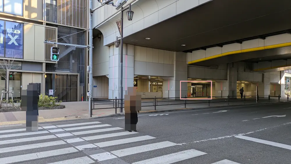 練馬駅から西友ダイソーに向かう方法（練馬駅2階から1階へ降りて、横断歩道を渡りダイソー練馬に行く方法）