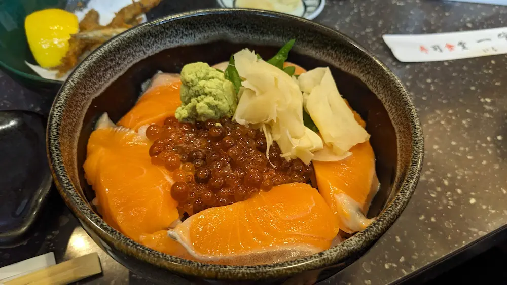 サーモンいくら丼
