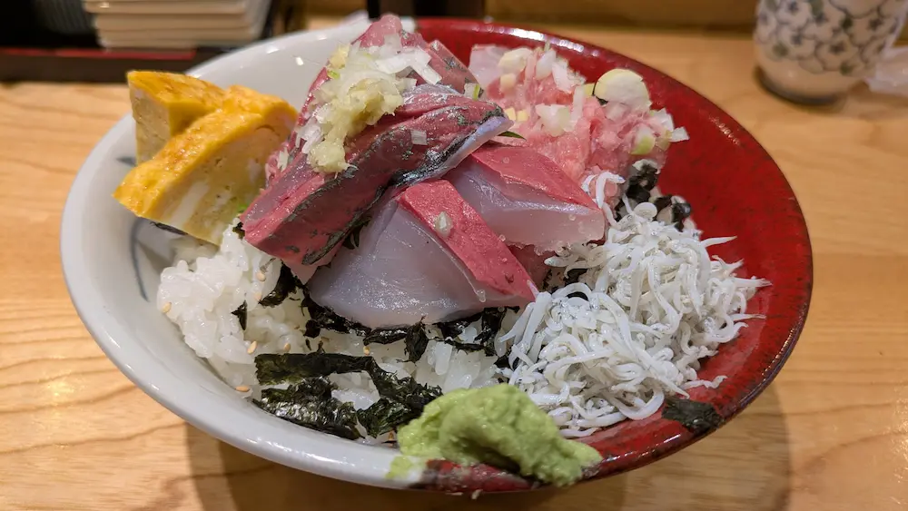 魚河岸海鮮丼専門店 福貫(ふくぬき)の「6種の日替わり目利き丼」