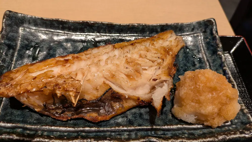 練馬の「地鶏と魚串 炙りもつ鍋 にこん」の日替わりランチあこう鯛の醤油焼き