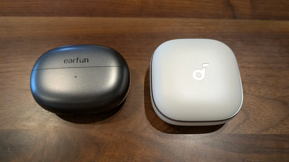 EarFun Clip(イヤーファンクリップ)とAnker Soundcore Liberty 5(アンカーリバティ5)の外観比較