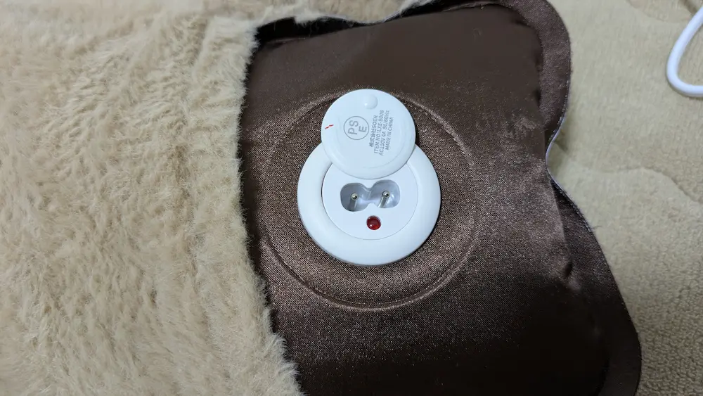 YUSIDOの充電式電気湯たんぽの充電部分