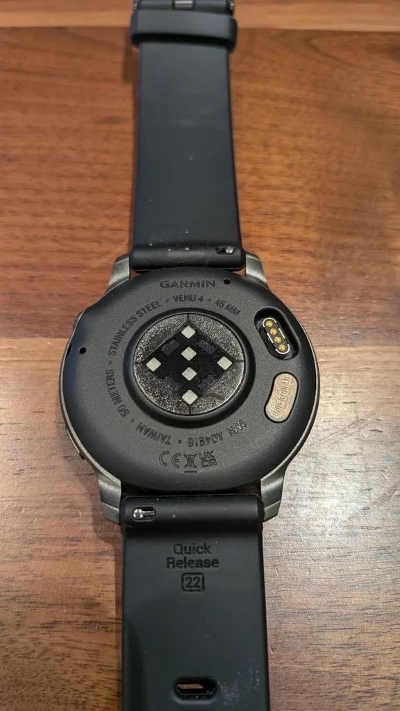 GARMIN VENU 4の裏面のセンサー類